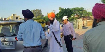 नेपालमा लुकेकाे आशंकाबीच अमृतपाल सिंह पञ्जाबबाट पक्राउ, काे हुन् उनी ?